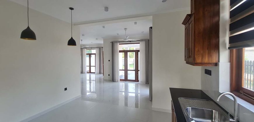 Luxury Beautiful Two Story House at Daluwakotuwa Negombo