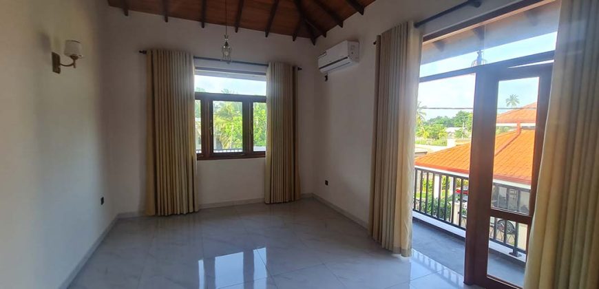 Luxury Beautiful Two Story House at Daluwakotuwa Negombo