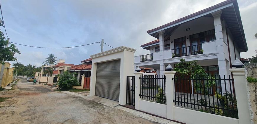 Luxury Beautiful Two Story House at Daluwakotuwa Negombo