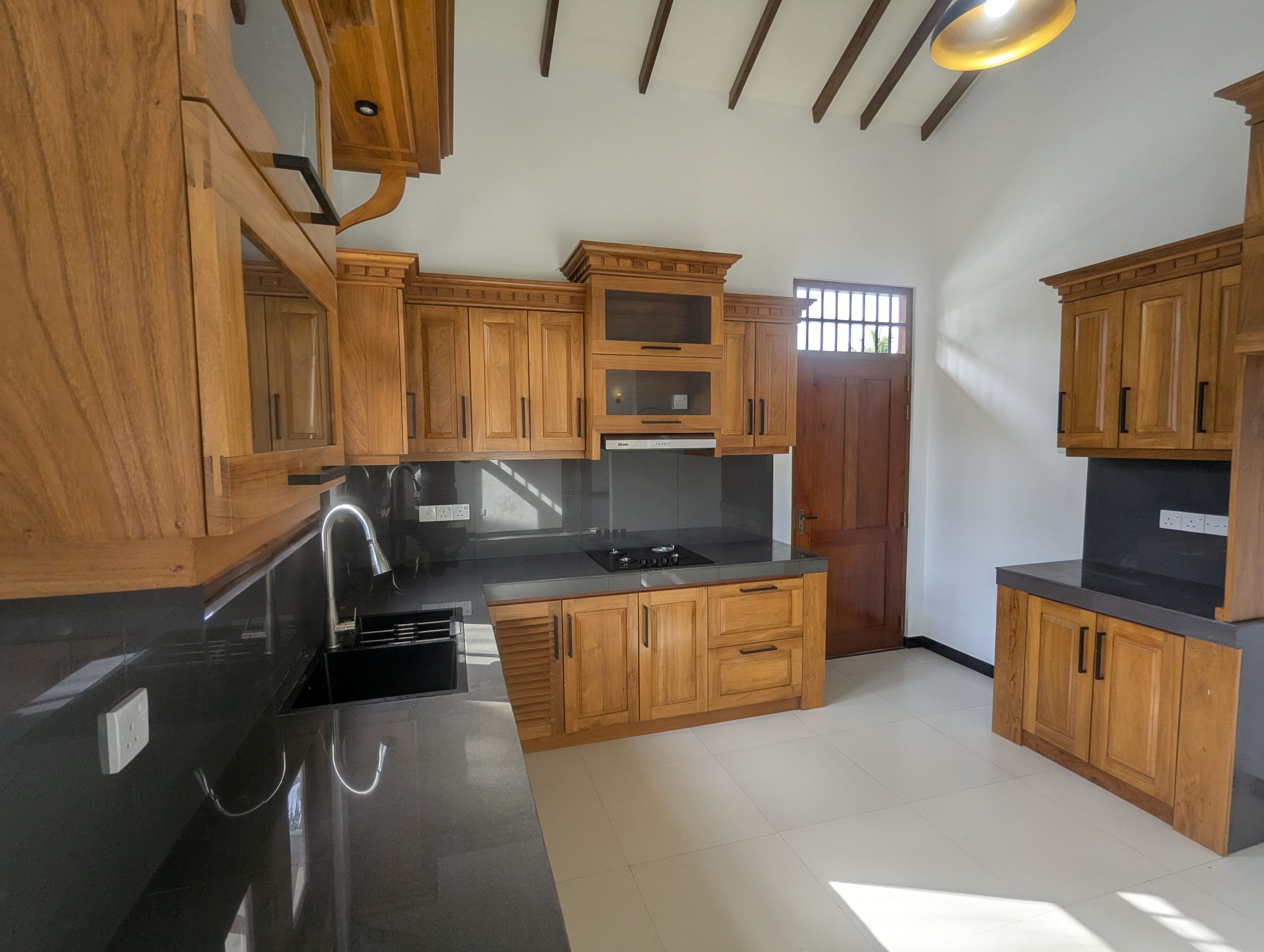 Elegant Single Storey Residence in Katuwapitiya, Negombo
