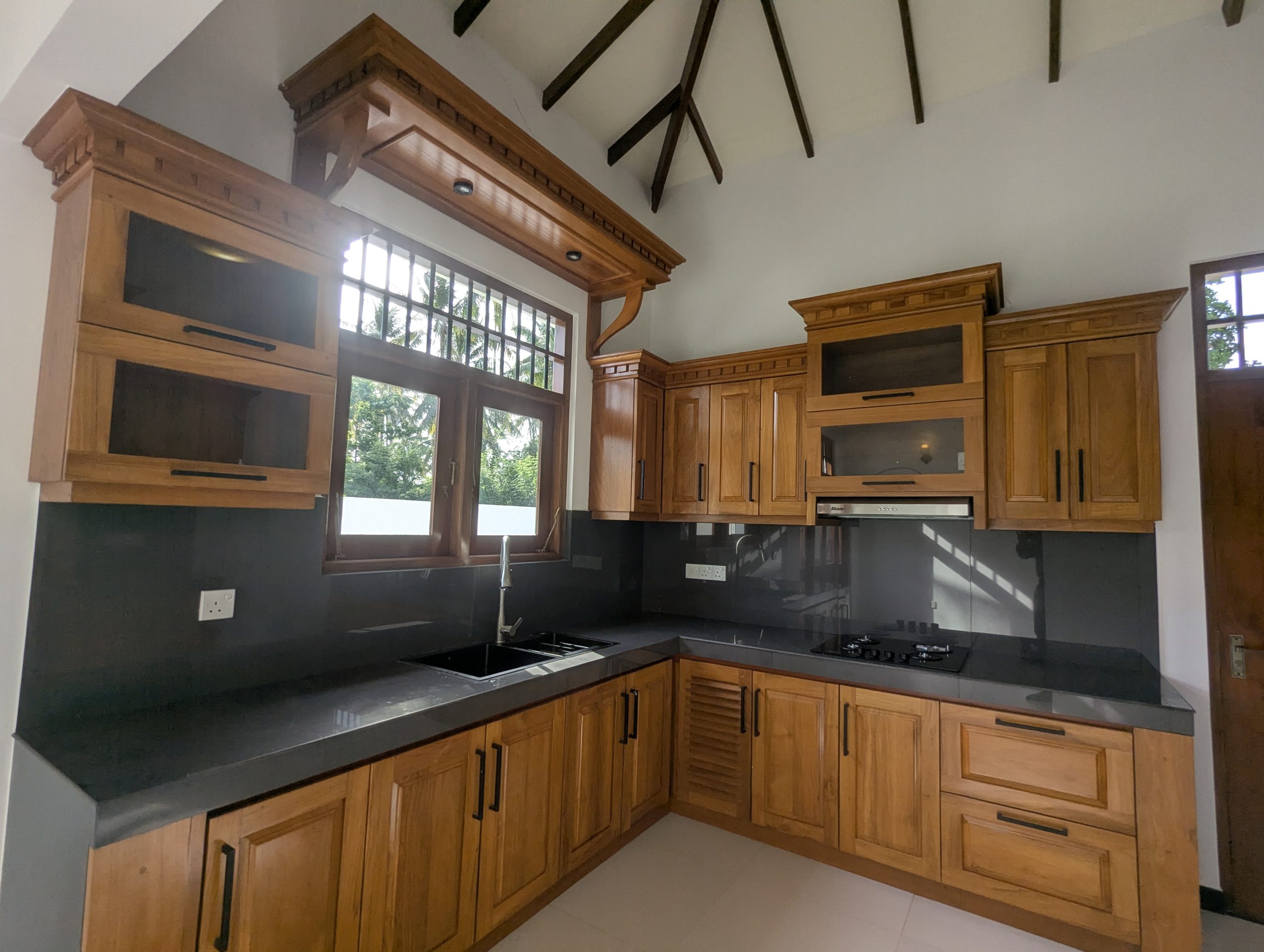Elegant Single Storey Residence in Katuwapitiya, Negombo