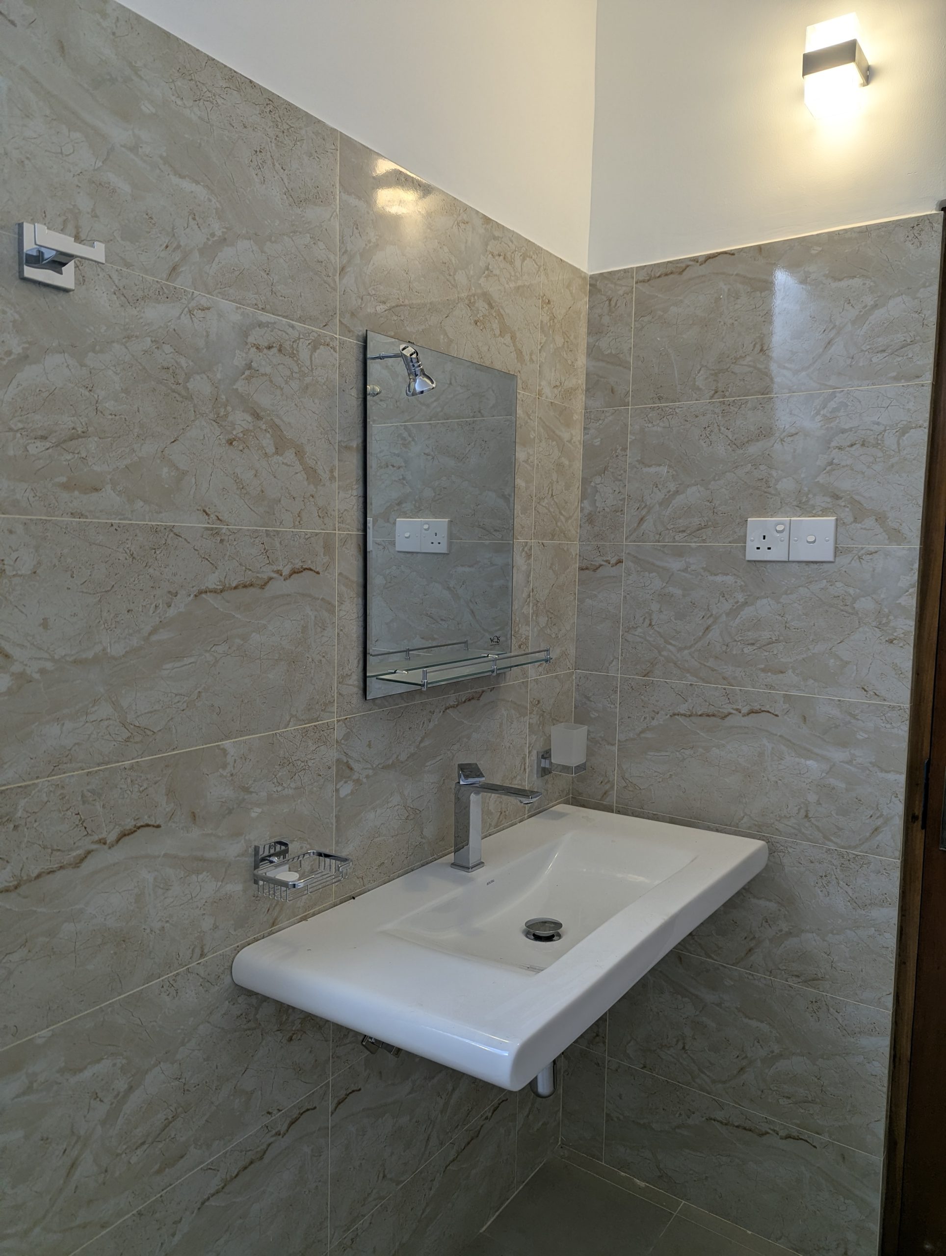 Elegant Single Storey Residence in Katuwapitiya, Negombo