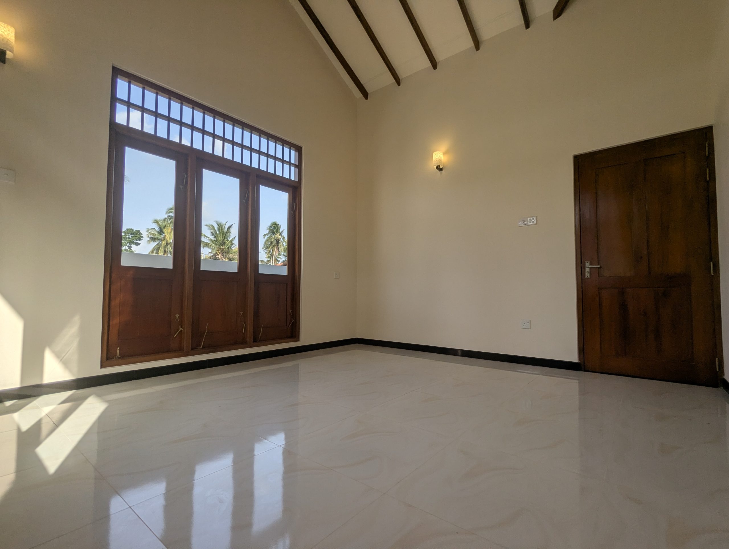 Elegant Single Storey Residence in Katuwapitiya, Negombo