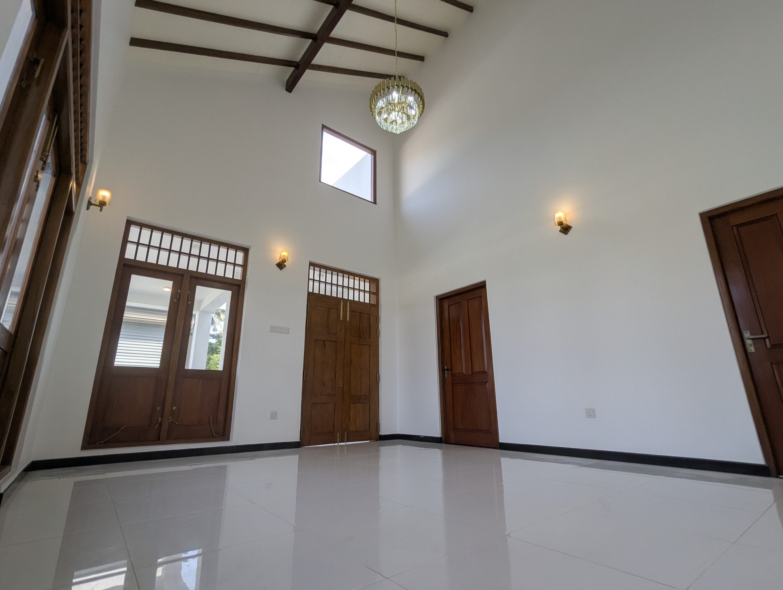 Elegant Single Storey Residence in Katuwapitiya, Negombo