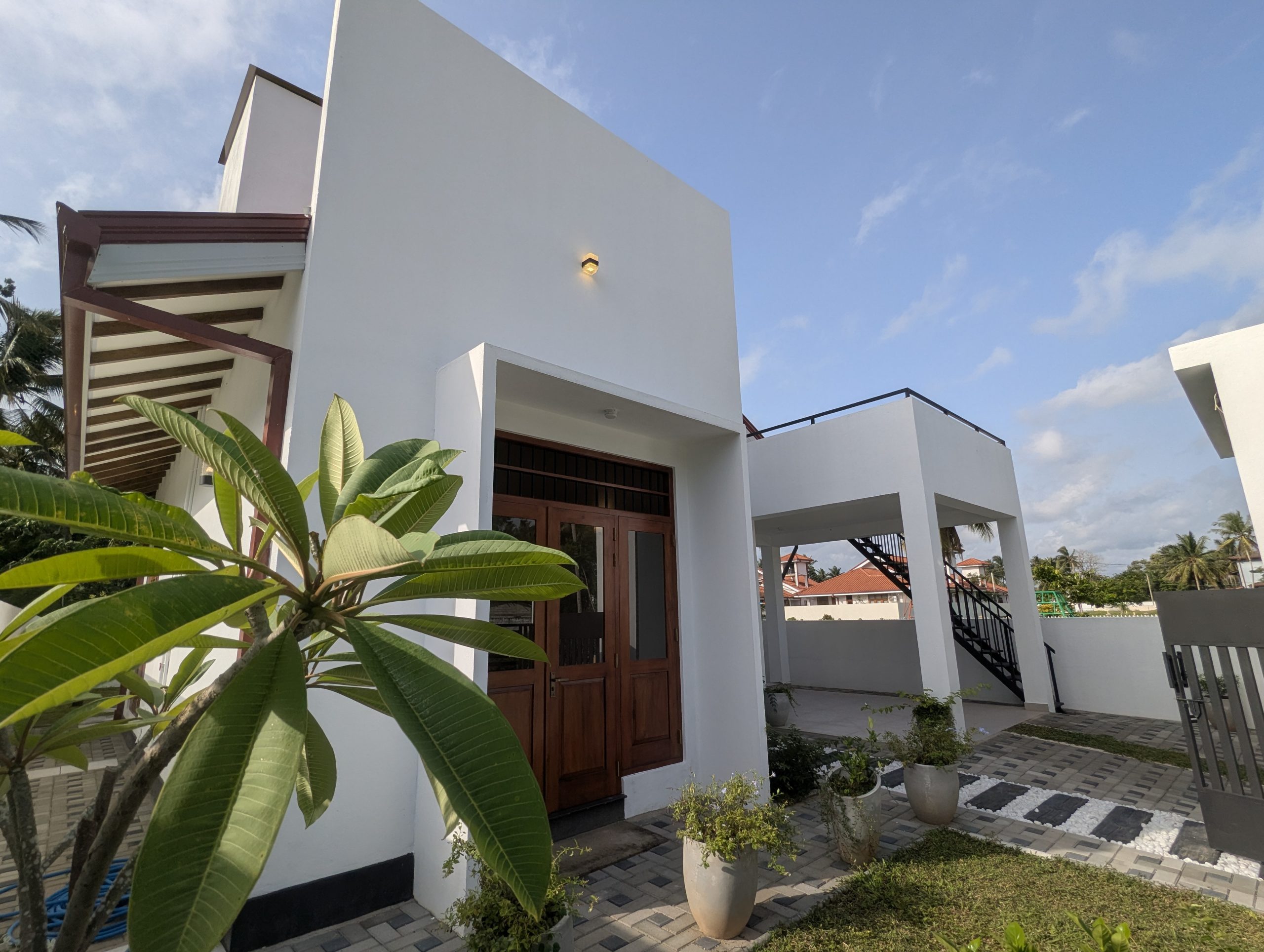 Elegant Single Storey Residence in Katuwapitiya, Negombo