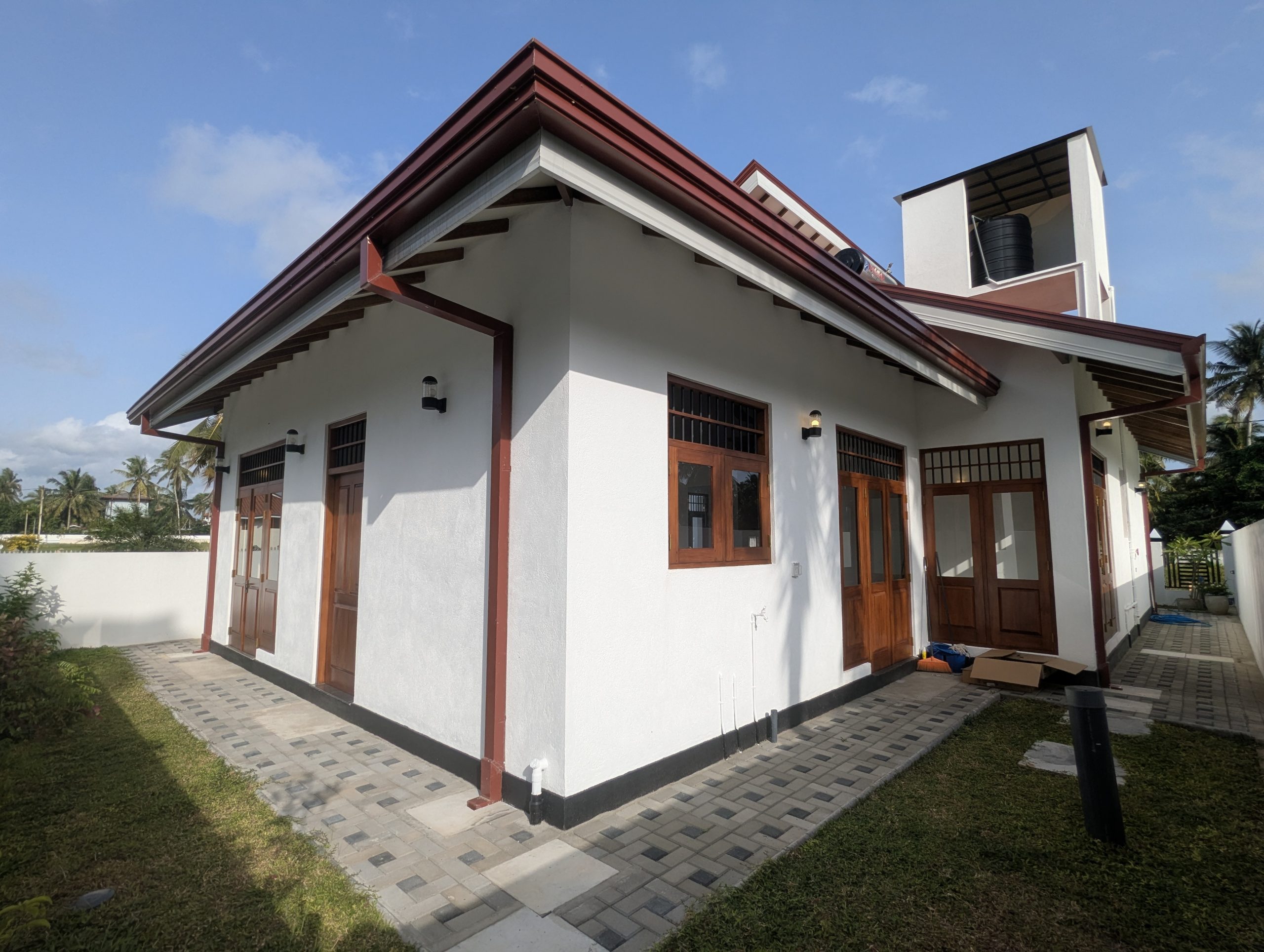 Elegant Single Storey Residence in Katuwapitiya, Negombo