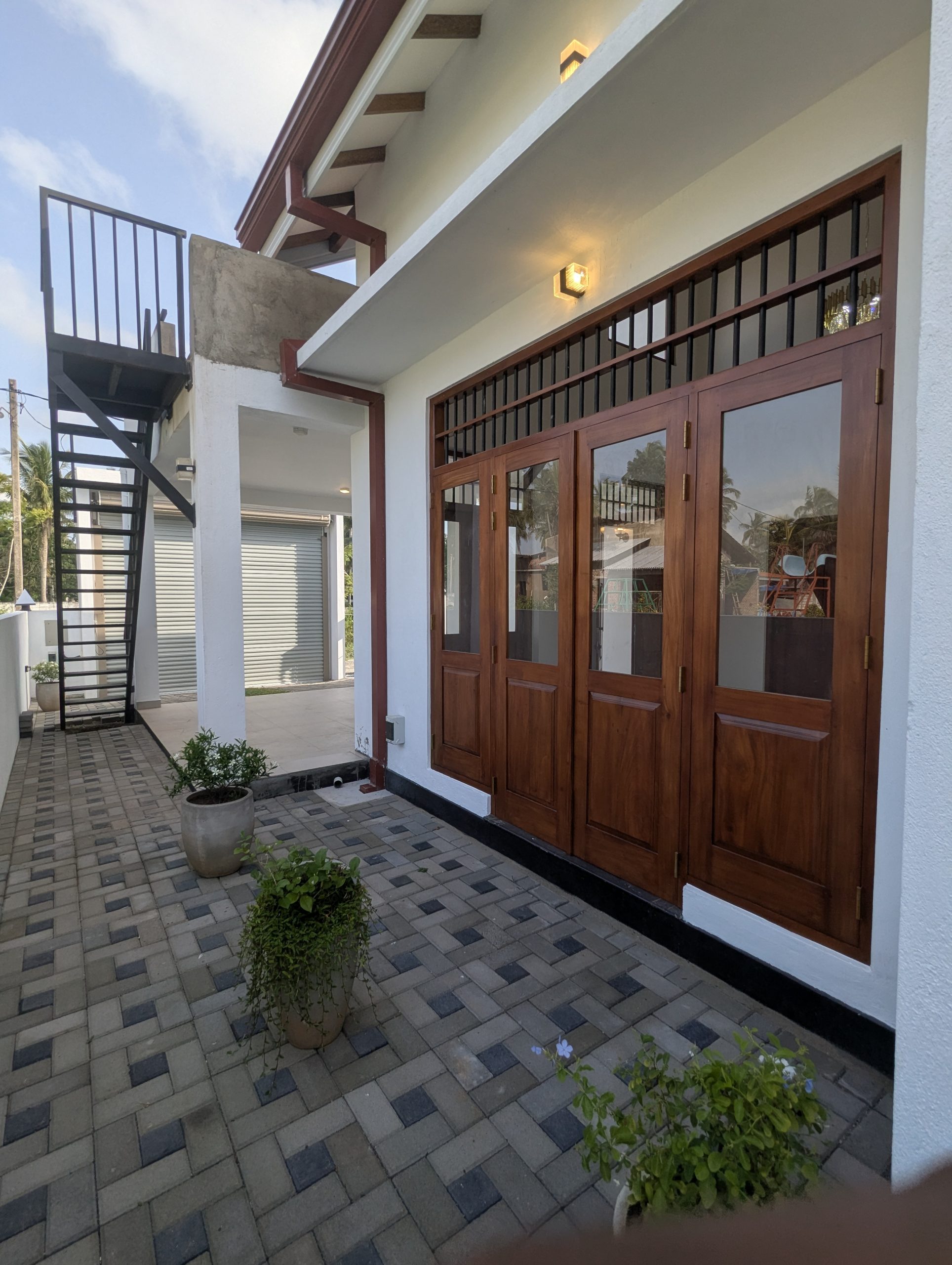 Elegant Single Storey Residence in Katuwapitiya, Negombo