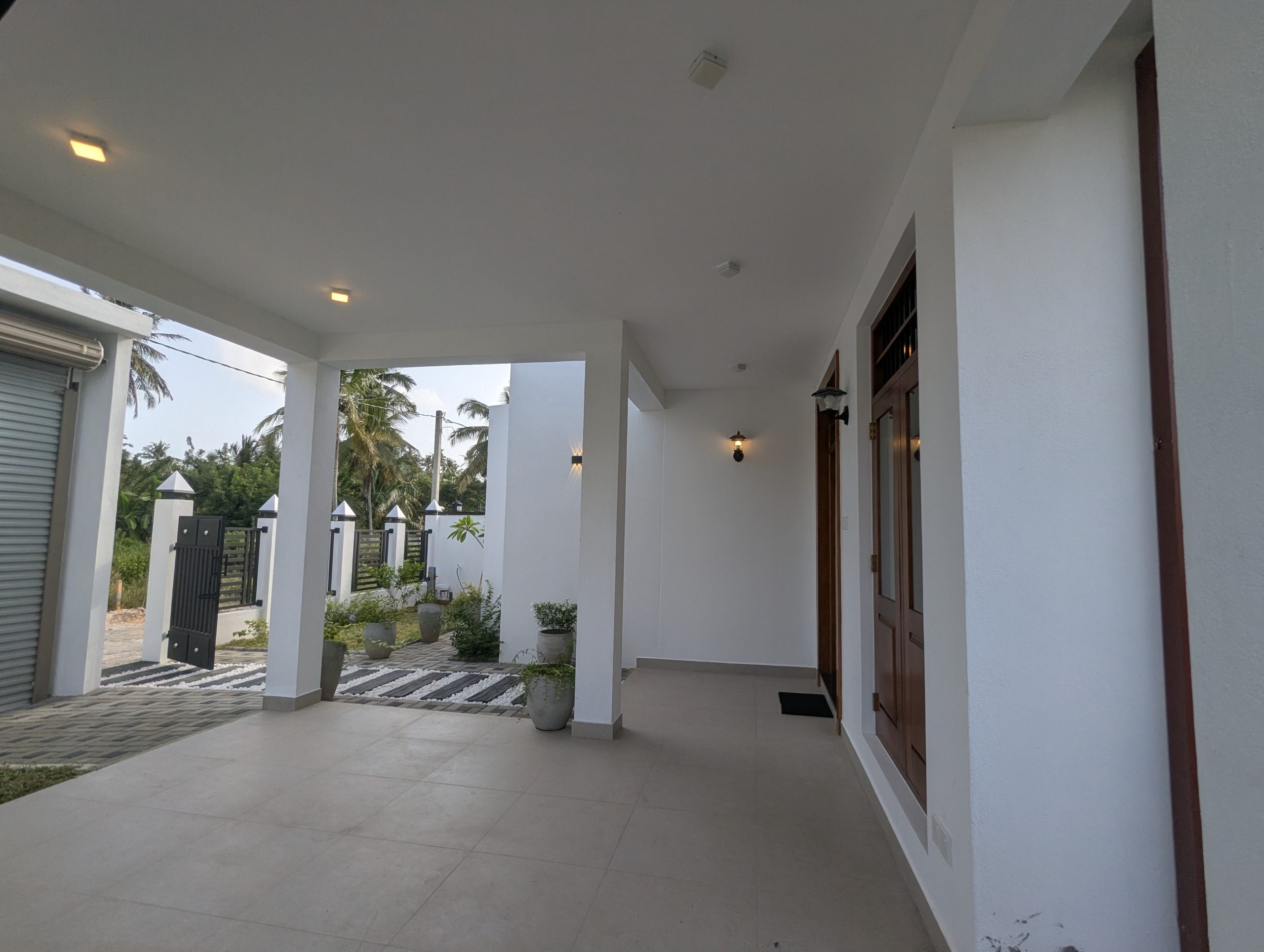 Elegant Single Storey Residence in Katuwapitiya, Negombo